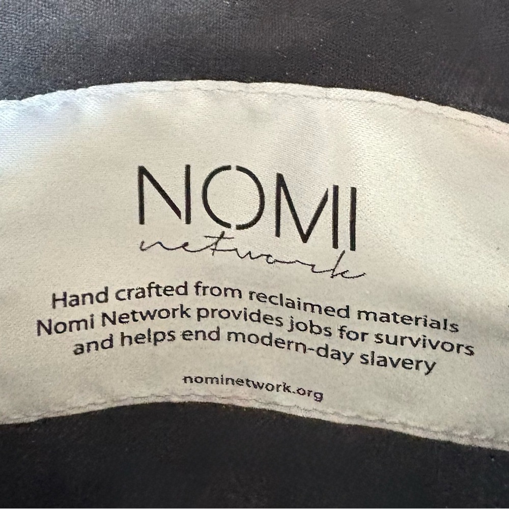 Sephora + NOMI, Chevron Clutch Wristlet Cosmetic Bag, Black and White - Picture 5 of 5